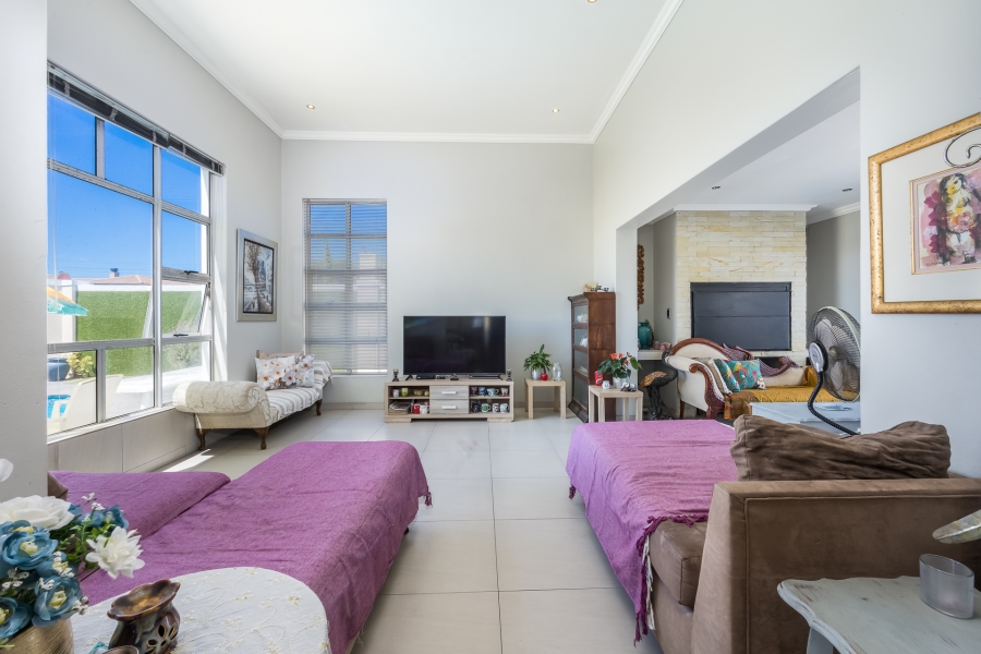 3 Bedroom Property for Sale in Eikenbosch Western Cape